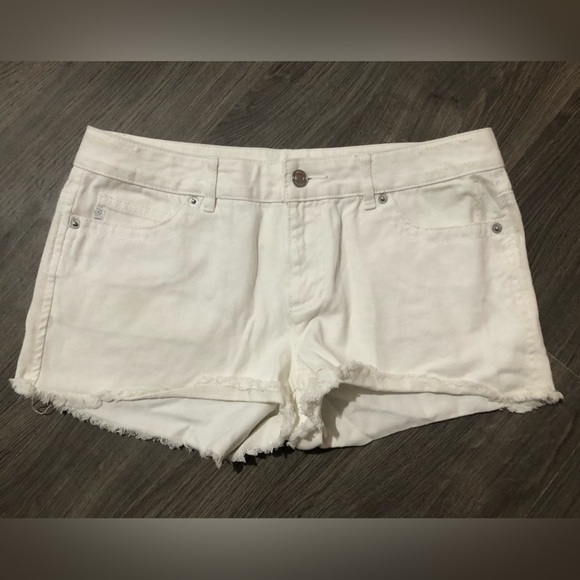 Michael Kors Pants - ➕ Micheal Kors | White Wash Denim Shorts
